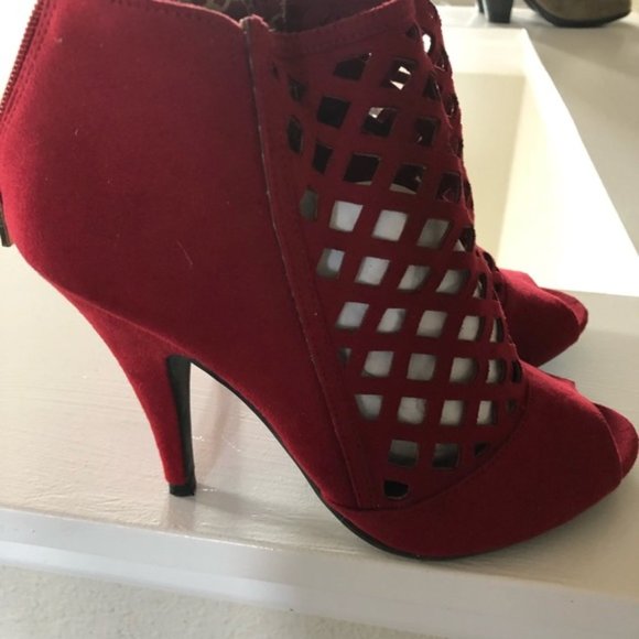 Christian Siriano deep red caged high heel sandals - Picture 2 of 5